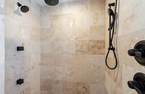 Your Home Away From Home 3Br 2Bth House with EV PLUG IN on site & Only 8 min to downtown - Foto 8