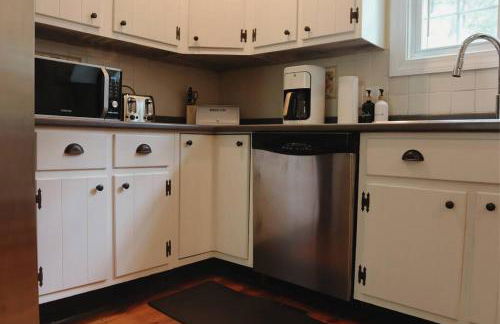 Hillside Haven: Luxe Farm Escape - 5BR-2 King Beds - Foto 8