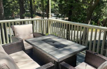 Woodsy Chic Family-Friendly Spacious Getaway - Foto 16