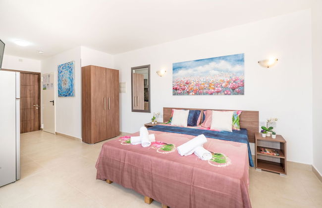 Islet Promenade Studio with Hot Tub and Panoramic Sea Views by GetawaysMalta - Foto 4