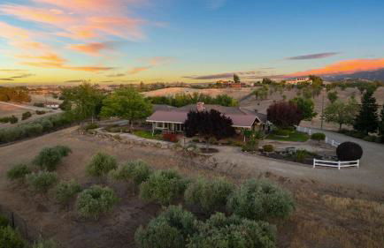 4.5 Acre Secluded Ranch w Panoramic Views • Fire Pit Olive Ranch by AvantStay - Foto 108