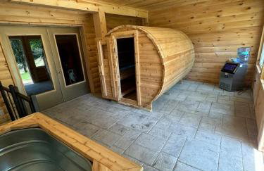 Majestic Cottage Estate with Indoor Heated Pool - Foto 23