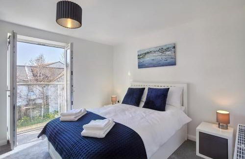 2022 Two Bed Stylish House Near Beach - Foto 15