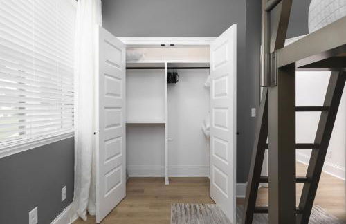 Condo with Free Parking, 3 mi Downtown & Stadium, by Coffee - Foto 21