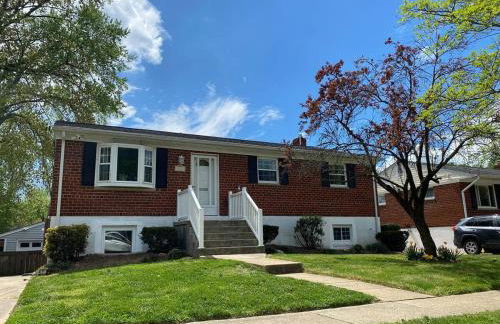 North Bethesda Gem - Entire House 5 min from Metro - Foto 1