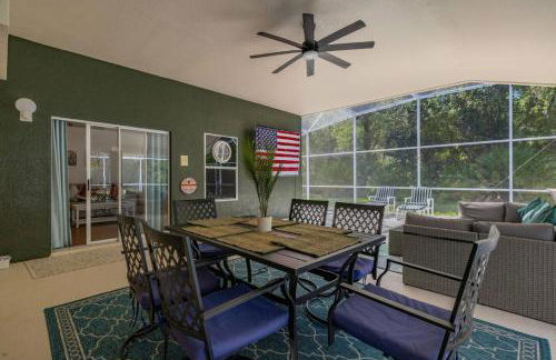 Modern Retreat Pool and Game Room - Foto 73