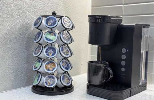 Bright & Spacious in Iconic LA Neighborhood Free parking - 10mins to Cedars - Photo 36