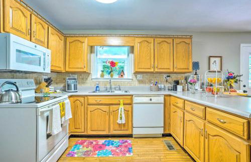 Secluded Chattanooga Getaway w/ Deck + Yard! - Foto 8