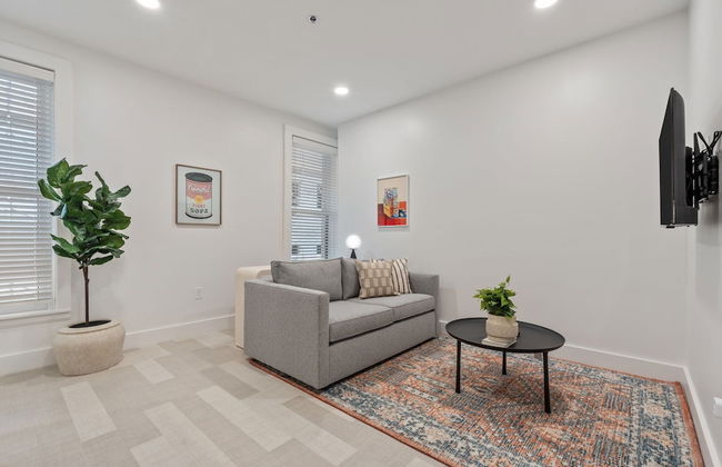 The Continental, powered by Placemakr - Downtown - Market Square - Photo 49