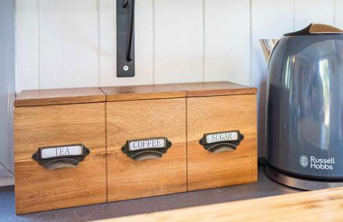 The Hideaway Hut - 1 Bed Shepherds Hut - Hereford - Photo 97