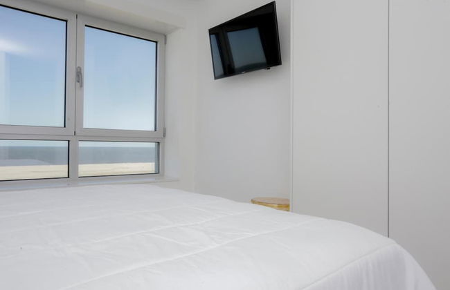 Sea Side Luxury Apartment - Photo 19