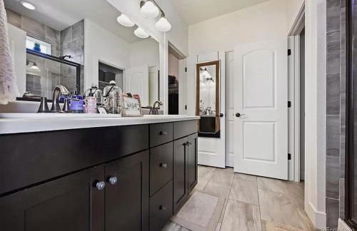 4BR Home close to Airport - Foto 13