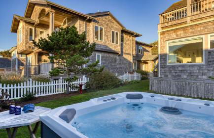 Beachside Retreat w Hot Tub Balcony Dining Blue-Ceiling Charm Sea Cured by AvantStay - Photo 27