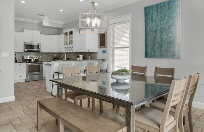 4BR Home, Private Pool, Steps From Beach, Minutes to Top Attractions - Foto 13