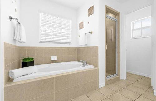 Vista Home near Disney - NEW heated hot tub - games room - Foto 18