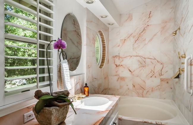 Le n by Avantstay Private Breathtaking Character Cottage w Pool Hot Tub - Foto 21