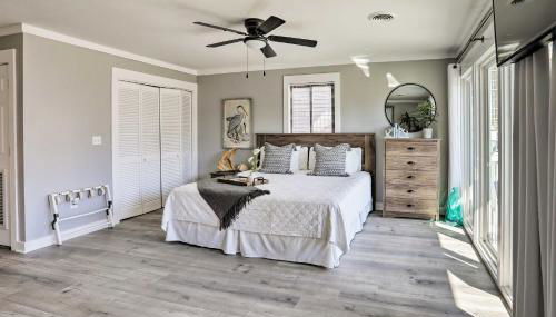 Walk to Surfside Beach Studio with Covered Balcony - Foto 5