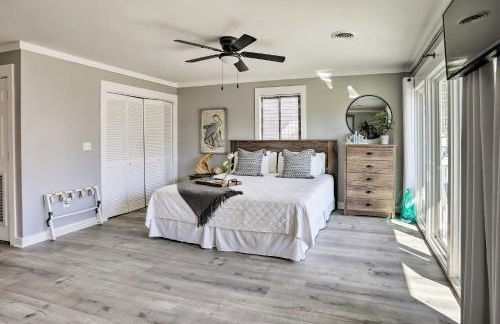 Walk to Surfside Beach Studio with Covered Balcony - Foto 5