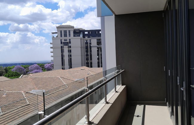 Sandton Smart Apartment Eighteen - Photo 12