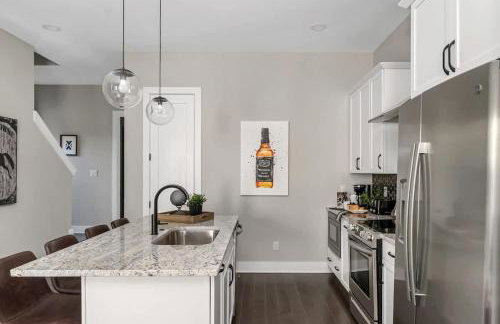 BRAND NEW Side by Side Homes - Sleeps 24 Guests - Foto 35