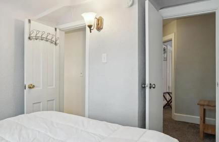 Blue & Gold Retreat sleeps 14 Minutes from ND - Photo 40