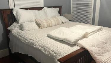 Quiet Two Bedroom in Convenient Location - Foto 2