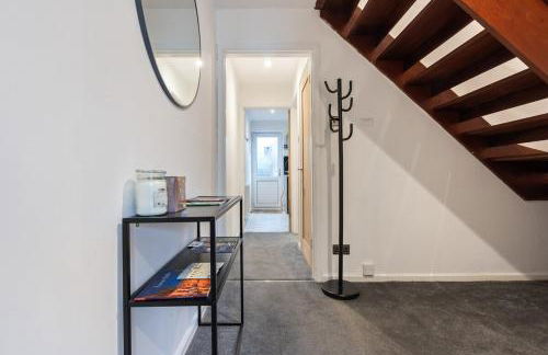 Cozy 2BR Getaway - Private Hot Tub & Bath Retreat - Foto 27