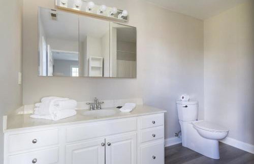 15 Minutes to Asheville! Spacious 7BR Luxury Home | Pool | Hot Tub | Game Room - Foto 49