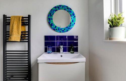 Wisteria Apt Spacious 3BR & Balcony - Photo 11