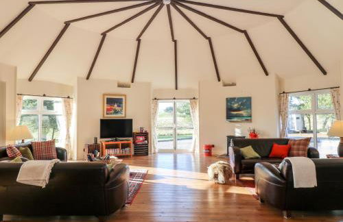 The Roundhouse - Photo 9