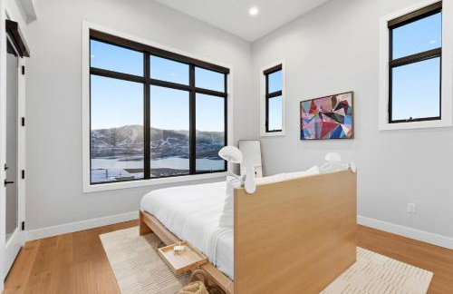 Luxury Hideout w Hot Tub Steam Shower - Photo 18