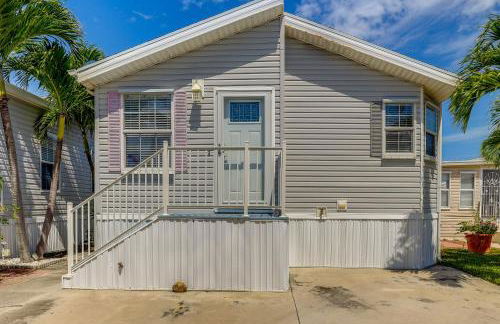 Pool Access, Walk to Beach! Cozy Jensen Beach Home - Photo 19