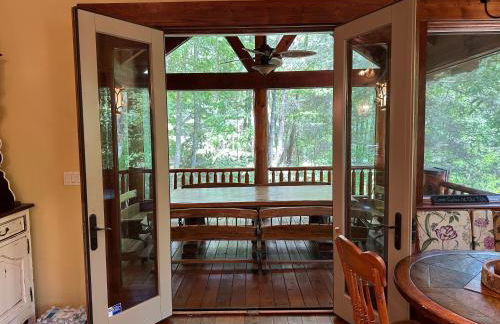 Luxury Mountain Retreat with views, fire pit, and creek - Foto 47