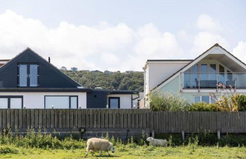 Luxury 4 bed beachside home with coastal views - Foto 41