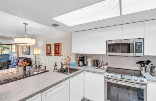 Second Floor With Lake and Fountain View - Photo 14