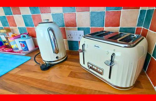 Romantic Cosy Cottage with Beach & Attractions just mins away! Perfect for Couples & Family Stays - Free Parking, Large Garden & Free WiFi - Foto 13