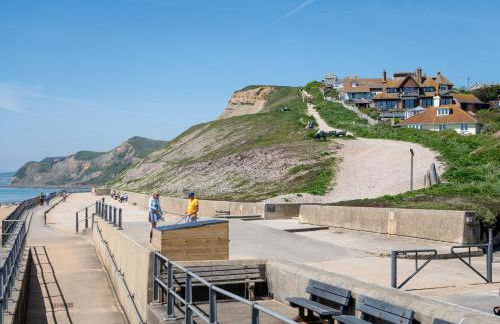 NEW Beachfront Apartment slps 4, West Bay, Dorset - Photo 15