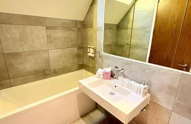 Central London Designer Home w Game Room and AC - Foto 23