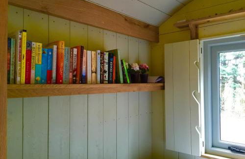 Chez Marguerite Shepherd's Hut with Private Sauna, Outside Bath - Photo 15