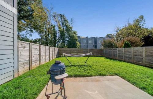 Modern 4-Story 3-BR Townhome with Rooftop Lounge - Foto 17