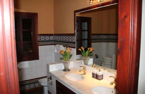 Paradisiacal Villa in Benahavís with Jacuzzi and Private Pool - Photo 20