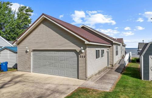 Sauna, Game Room, and Beach Front on Houghton Lake - Foto 80