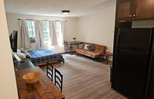 Adorable 1 bedroom with off-street parking - Foto 1