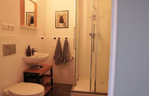 Gemütliches 3-Raum Apartment mit Boxspringbetten, vollausgestattet Küche, Balkon, WLAN, 40 Zoll HD-TV, Parkplätze - Foto 9