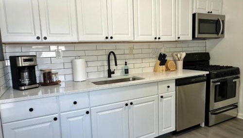 KING bed, Pet Friendly, Modern Retreat in CLE-BW - Foto 2