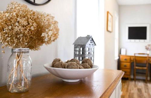 Large 4 Bedroom Home Close to Airport and IX Center - Photo 36