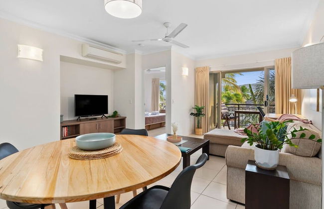 Poolside Paradise Cairns - 9 Pools BBQ Gym - Foto 1