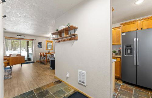 Grandmas Hideaway - walk to downtown, private hot tub, pet friendly with patio - Foto 9