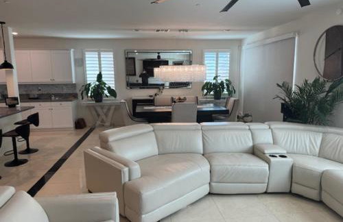 Elegant Retreat with Private Luxurious Gen Suite - Foto 35