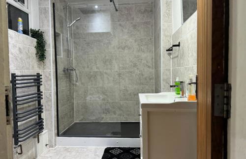 Cosy 5 Bedroom Central Birmingham - Photo 4